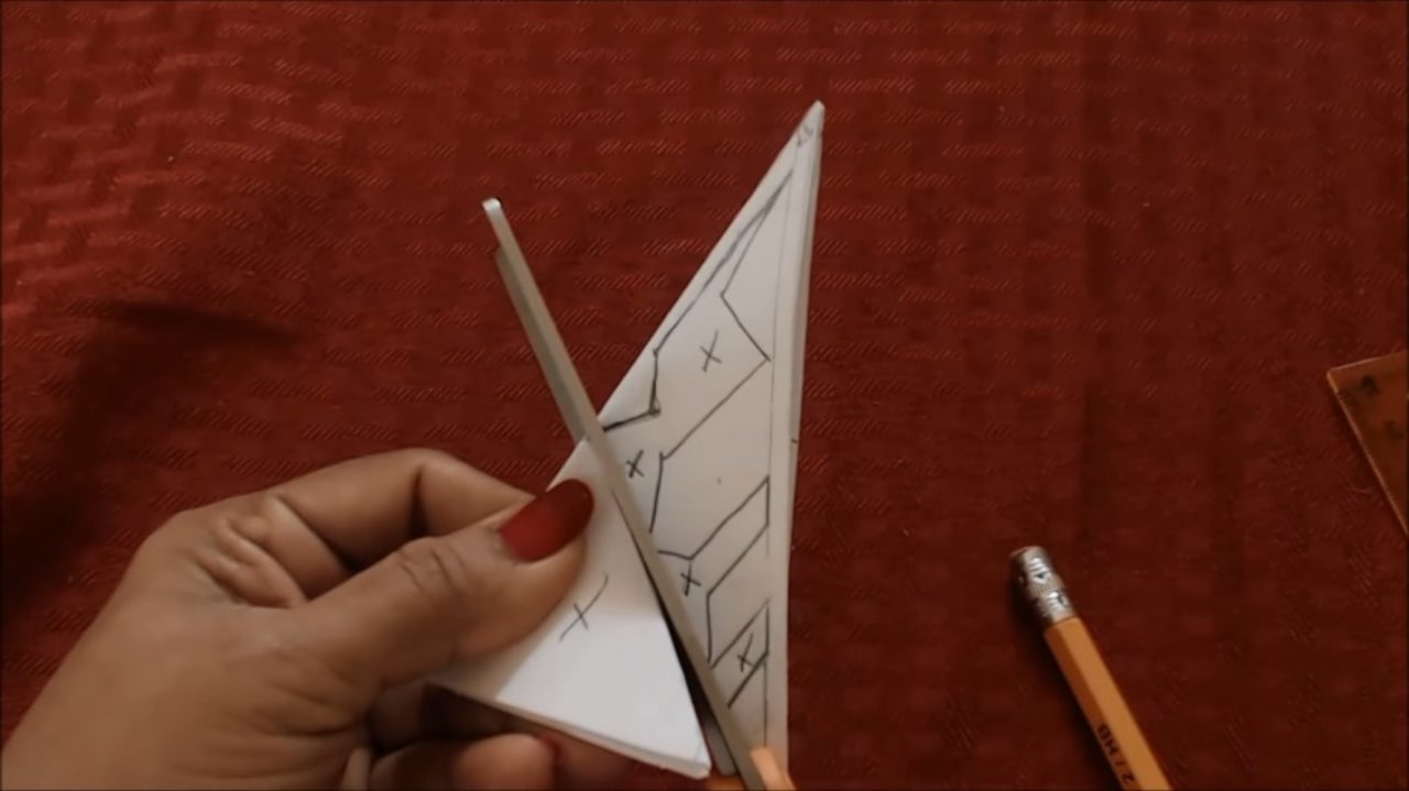 Простая снежинка из бумаги