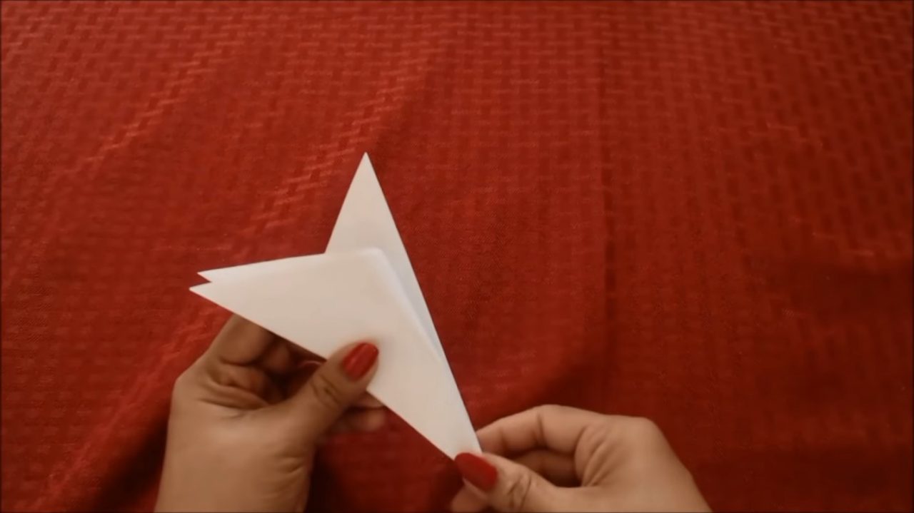 Простая снежинка из бумаги