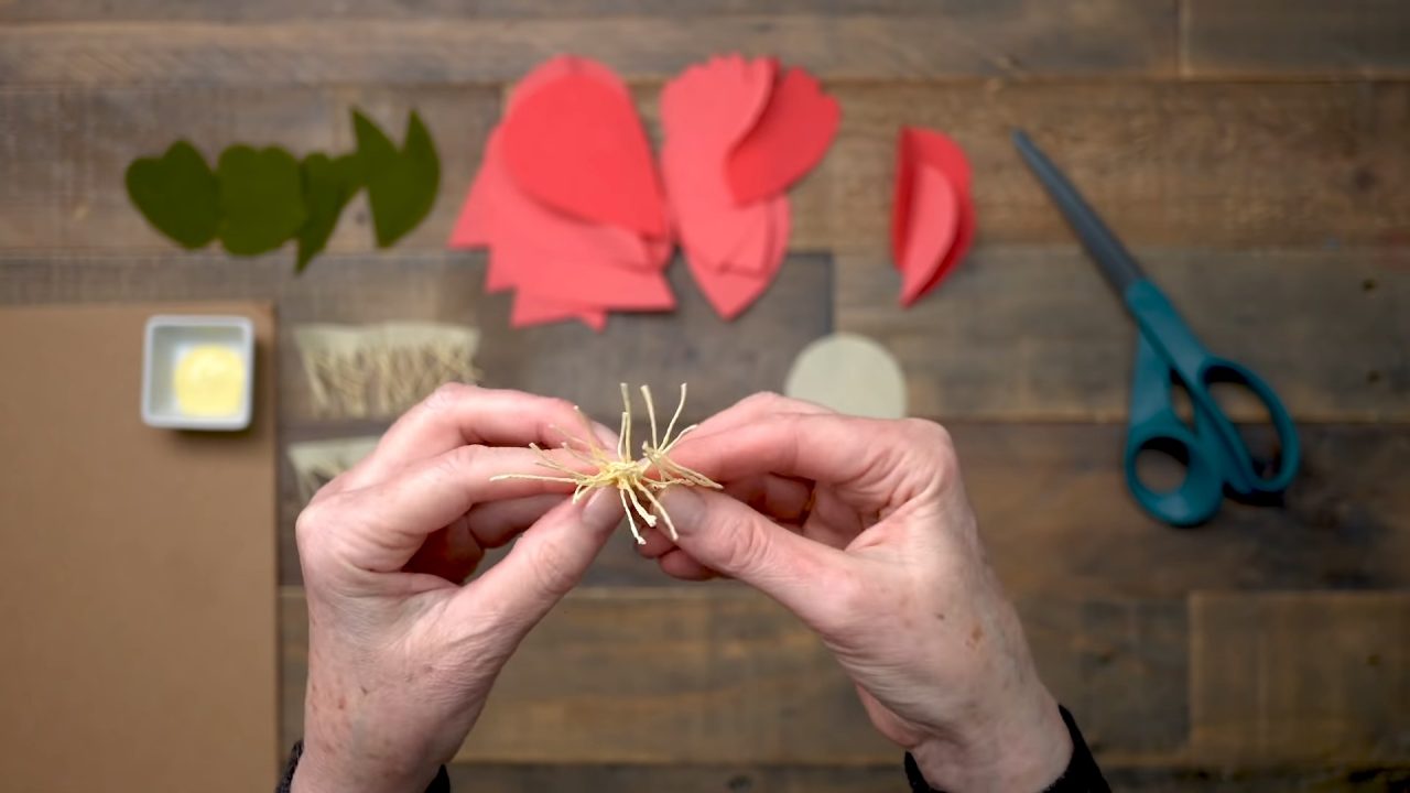 Пышные пионы из гофрированной бумаги