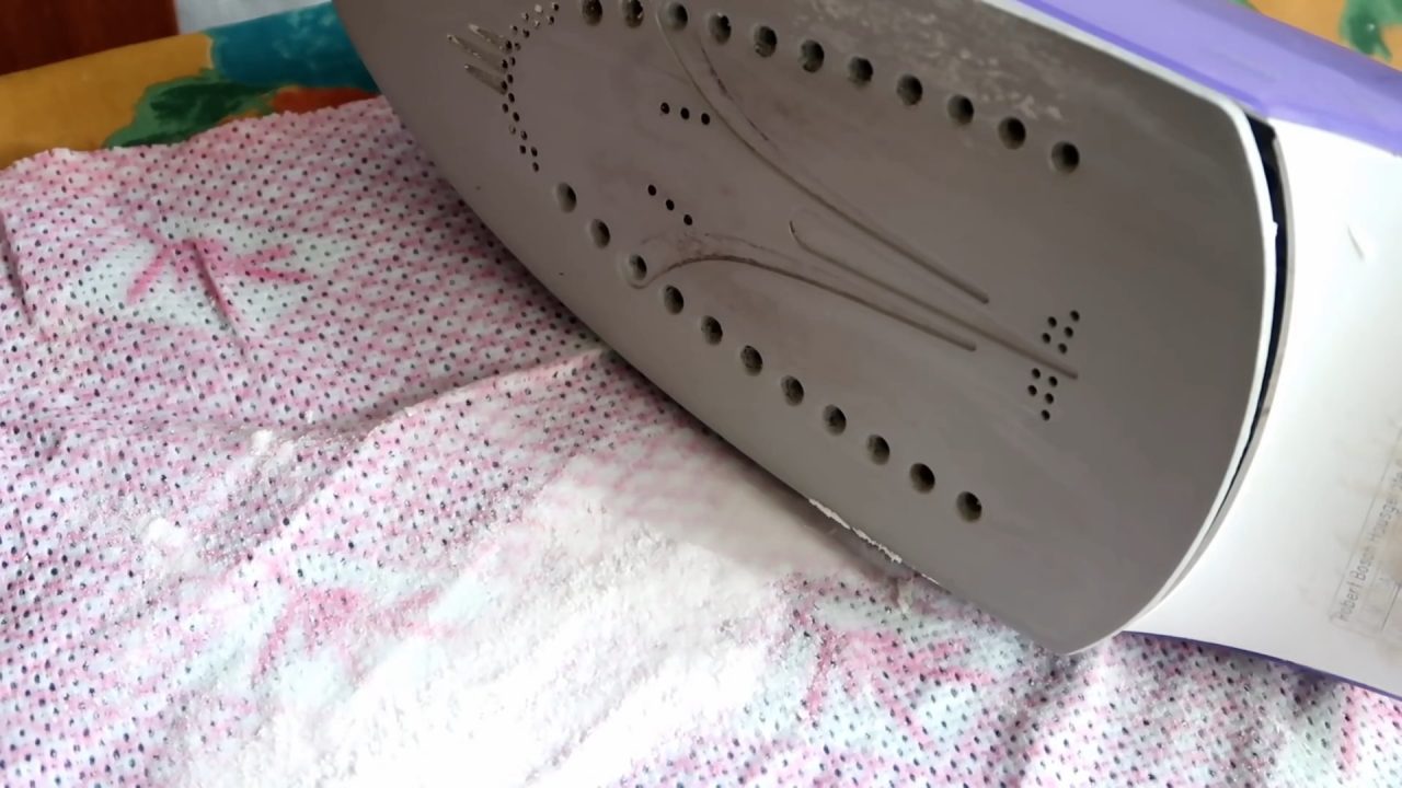 Чистим утюг от пригара и накипи подручными средствами