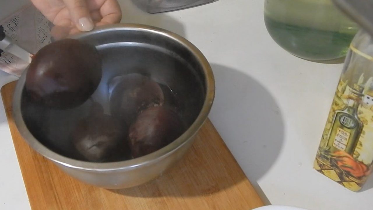 Как быстро сварить свеклу в пакете в микроволновке