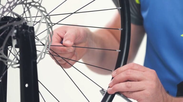 Как исправить восьмерку на колесе велосипеда