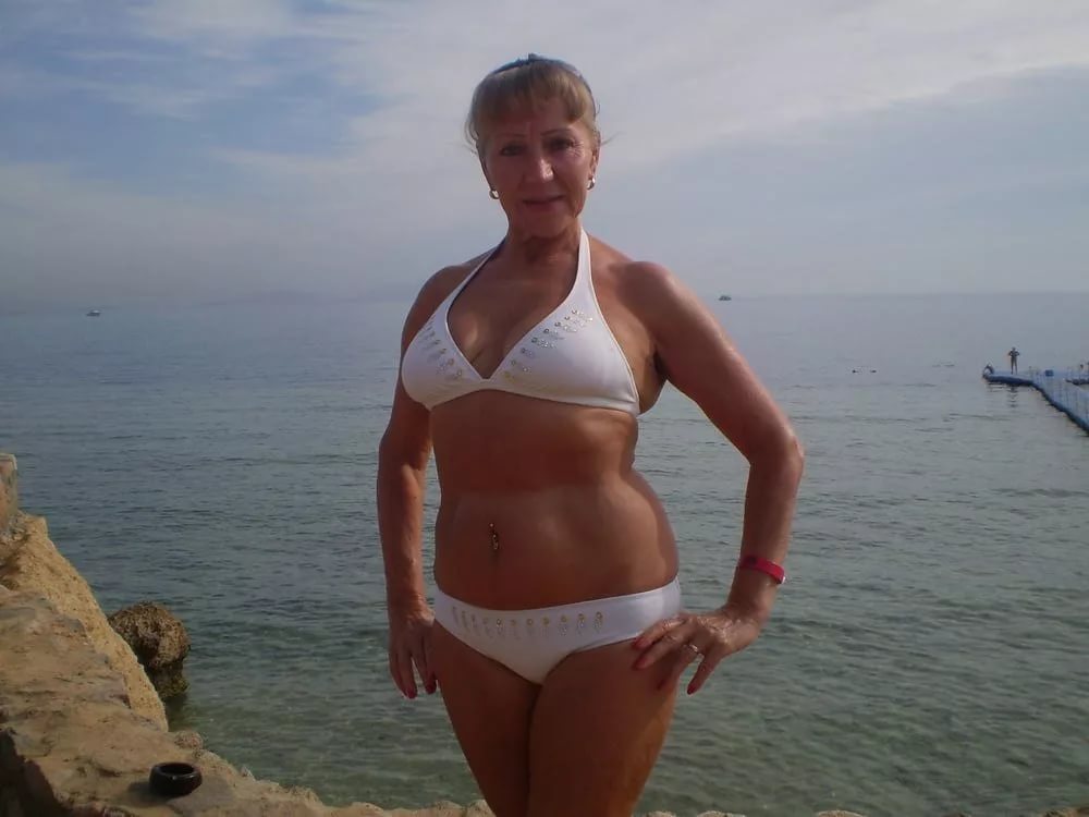 Русские женщины за 45 в купальниках